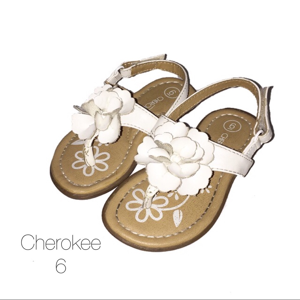 Cherokee White Flower Flip Flop Sandals 6